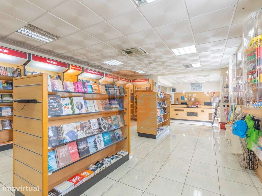 Moradia T5+5+2 no Areeiro (Avenida Almirante Gago Coutinho) - Grande imagem: 4/60