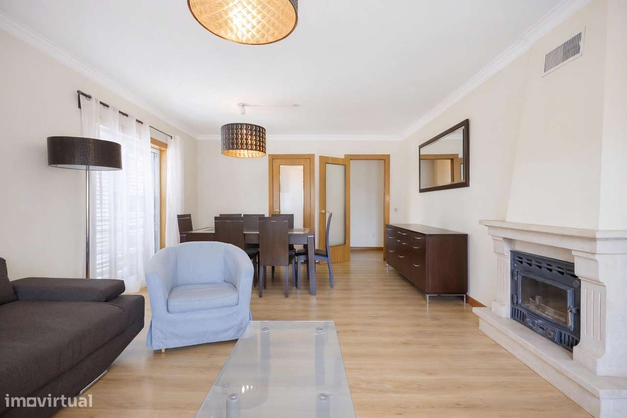 T2 Exclusivo com 3 Frentes e 2 Suites | Lareira | Varanda |... - Grande imagem: 5/38