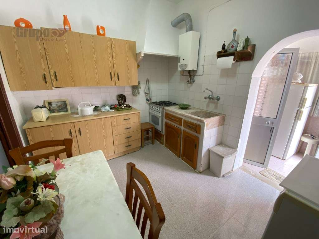 O Refúgio entre a Serra e o Mar: Conjunto de 3 Prédios no Zambujal,... - Grande imagem: 4/27