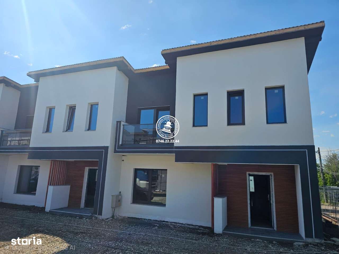 Case insiruite , 4 camere , P+1E - central in Valea Lupului-0