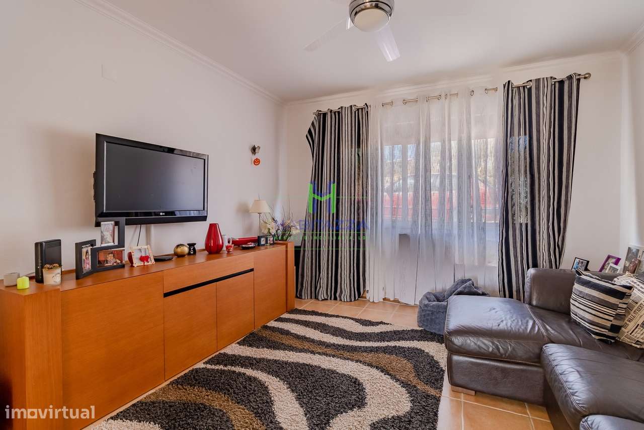 Apartamento T2 + Anexo com 1 quarto, 1 Escritório e 1 Casa de Banho, c-9