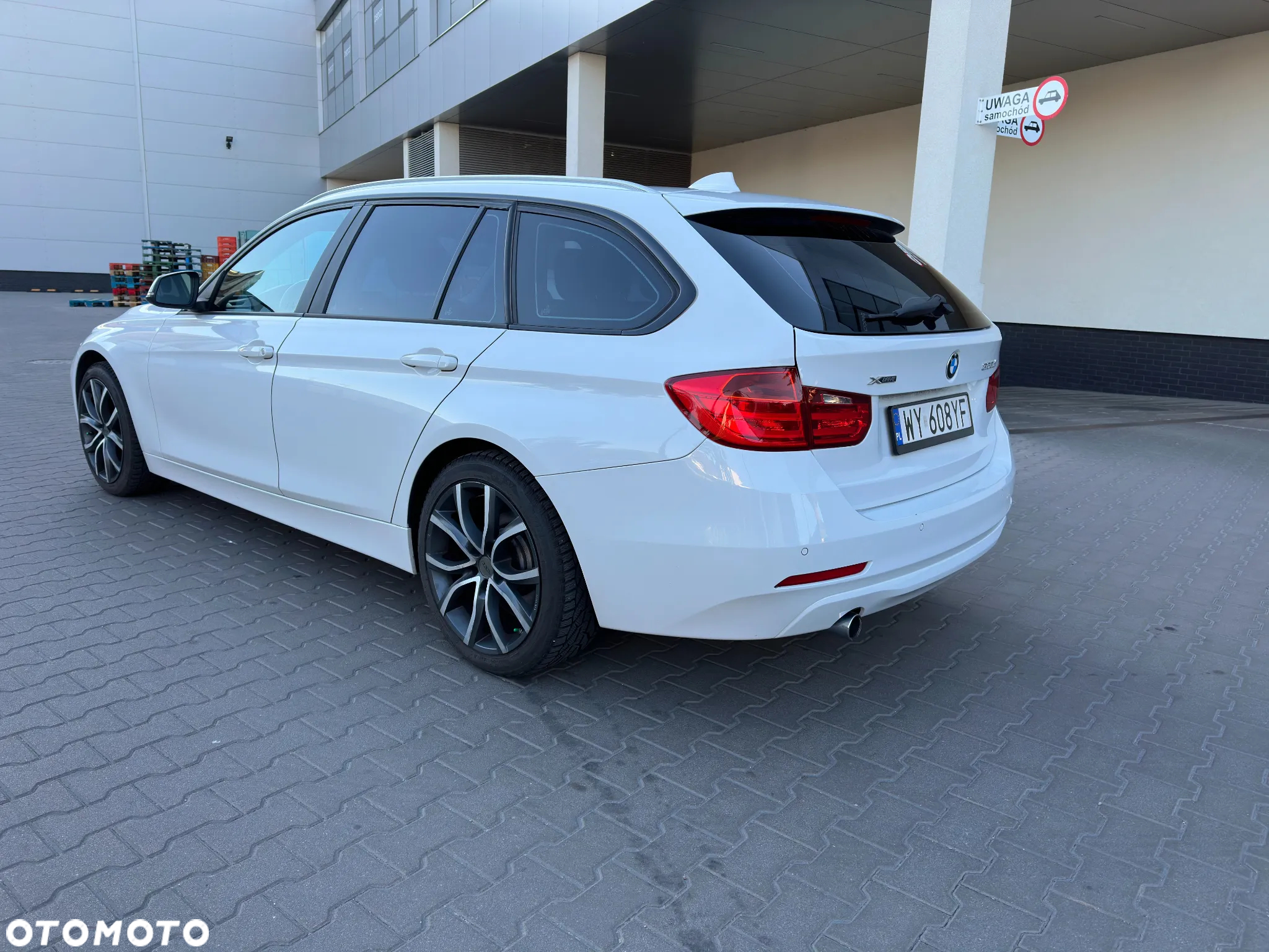 BMW Seria 3 320d Touring xDrive - 8