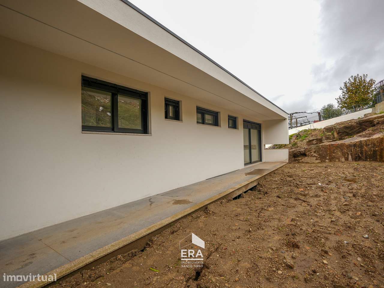 Moradia V3 com piscina em Roriz, Santo Tirso-6