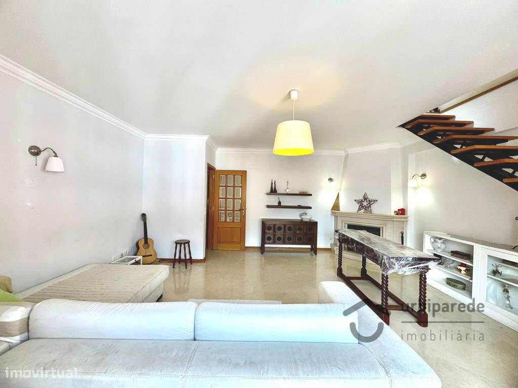 Apartamento T2+1 Duplex, c/ parqueamento, Ramada Caneças.-4