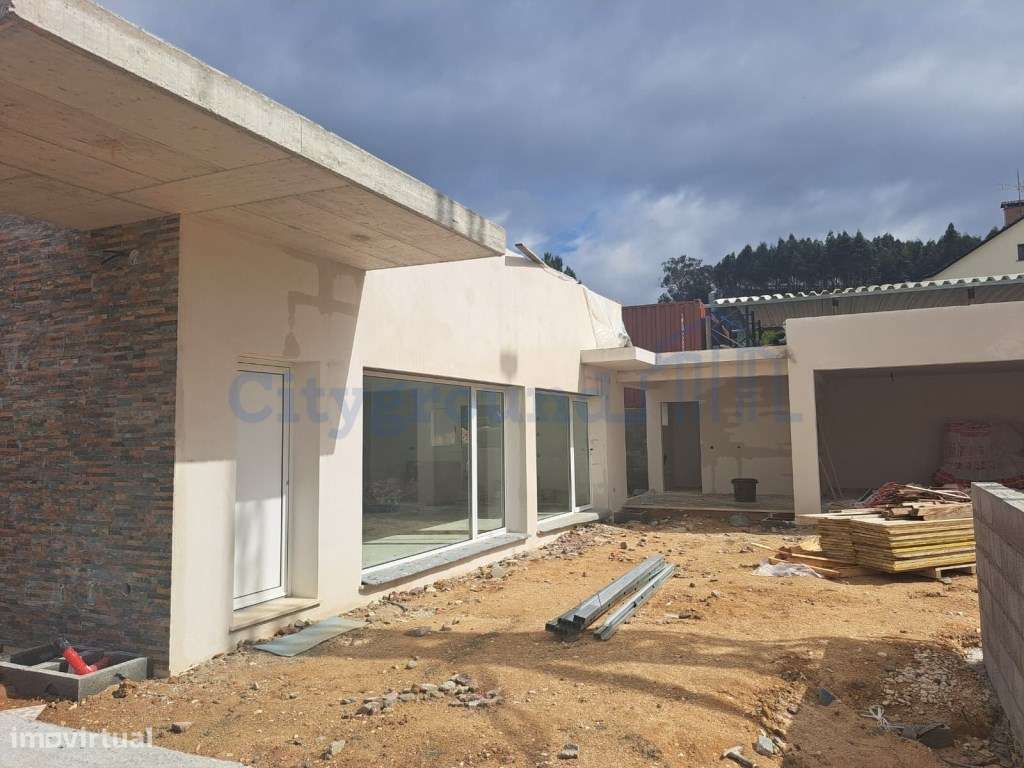 Moradia contemporânea V4 em condomínio fechado a 5 minutos da cidad... - Grande imagem: 5/25