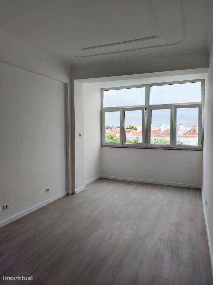 T2 Centro Queijas, Totalmente Remodelado, Junto aos CTT e P. Doce-6