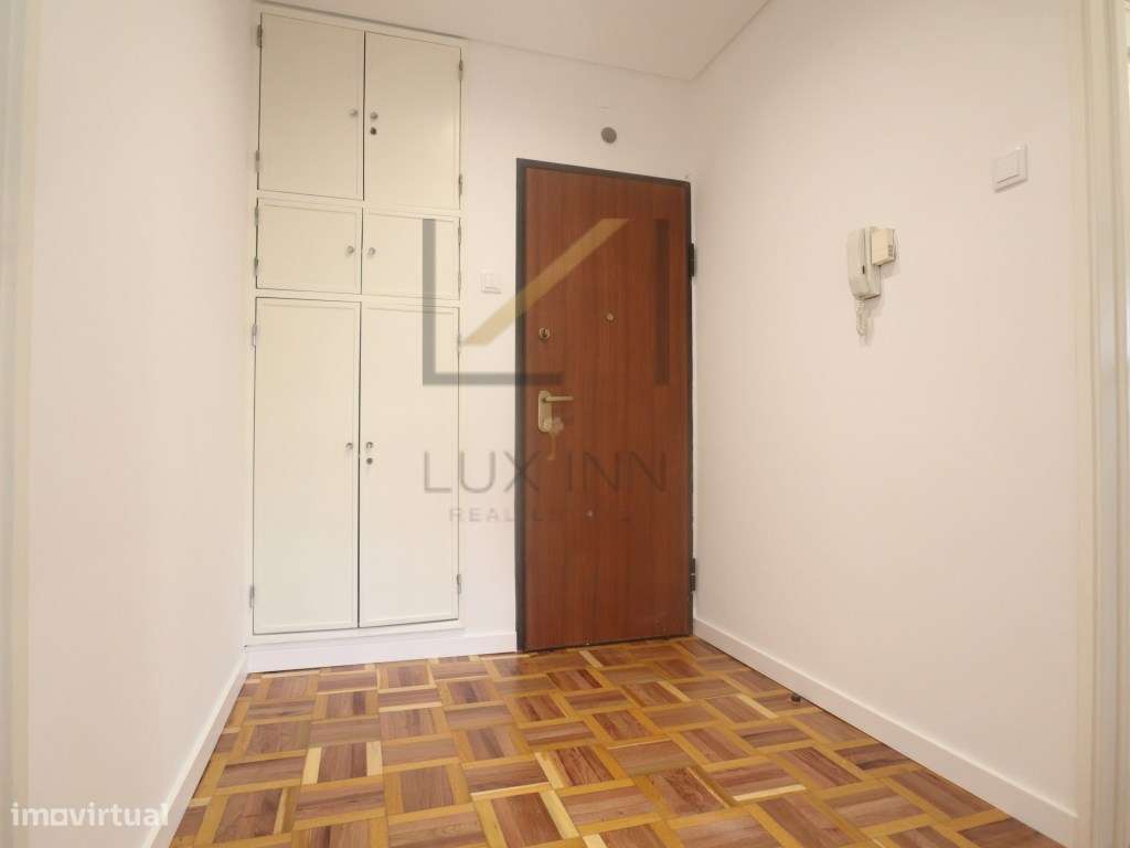 T3 renovado - Amadora a poucos metros do comboio - Grande imagem: 2/31