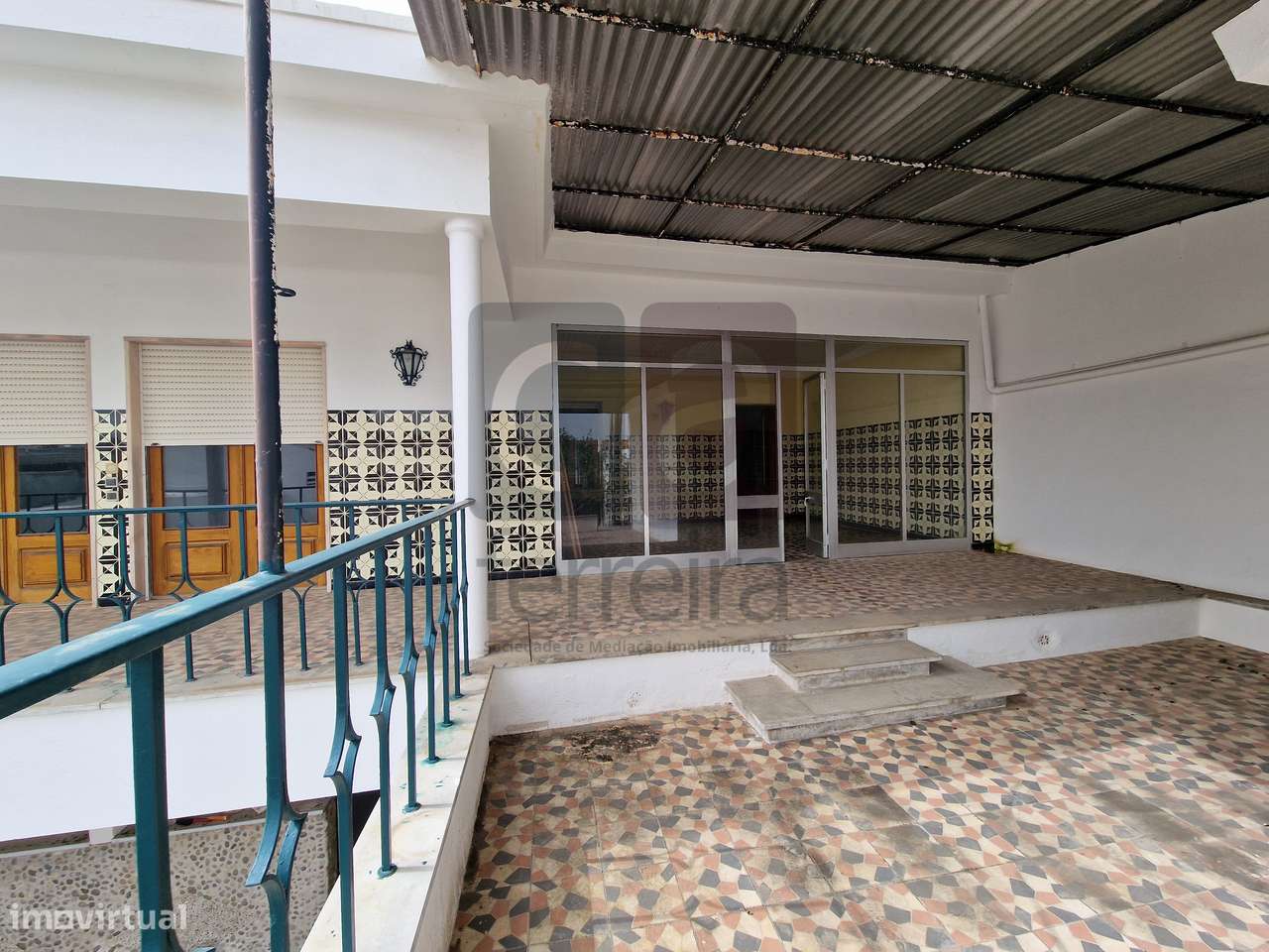 Moradia T4+2 em Almeirim com garagem e quintal-23