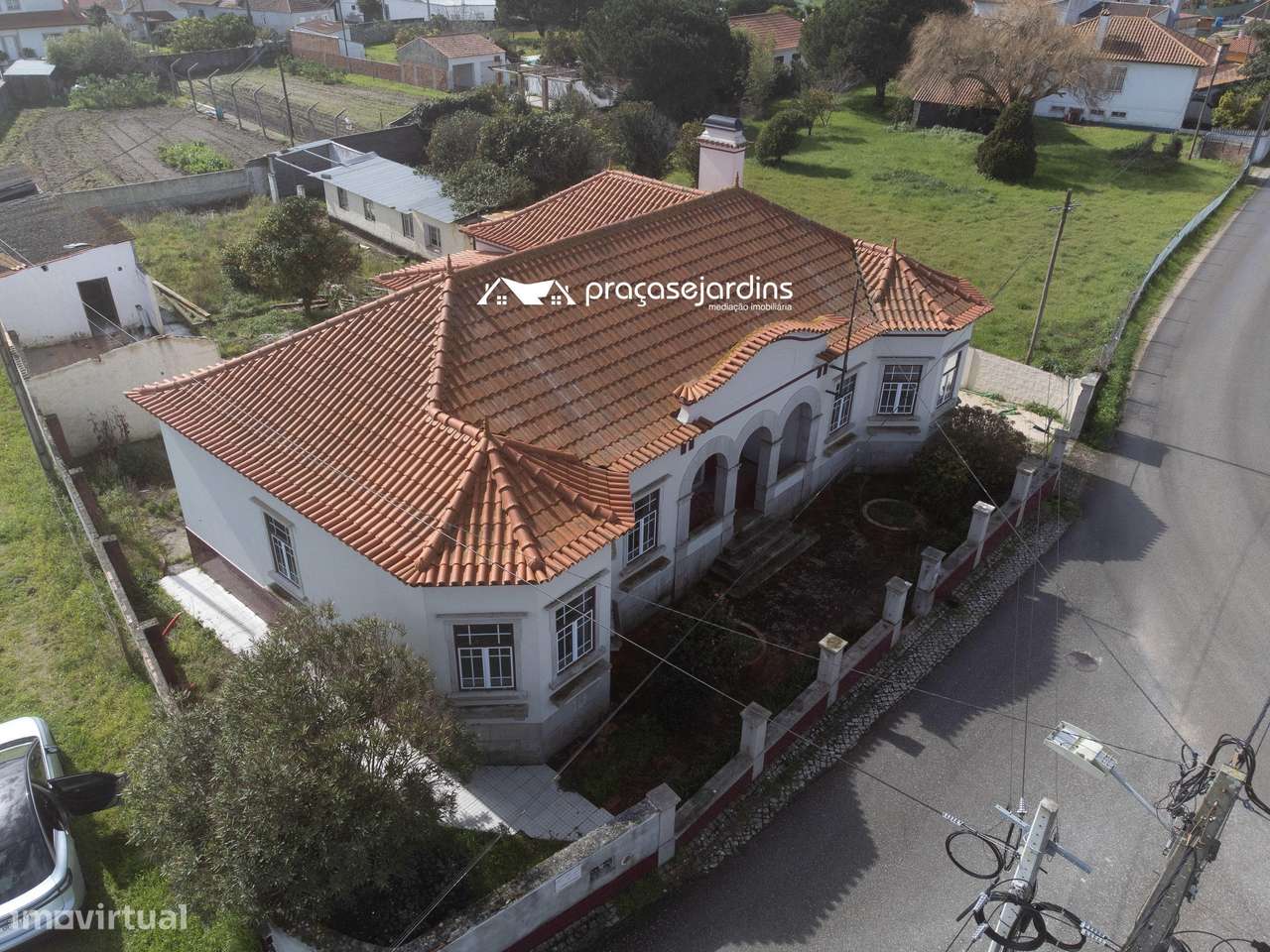 Moradia T3 com História, Conforto Moderno e Proximidade à Praia-26