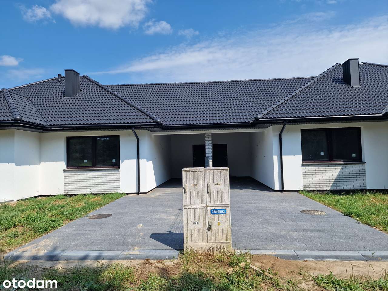 Nowoczesny Dom  z Wiatą Garażową-5