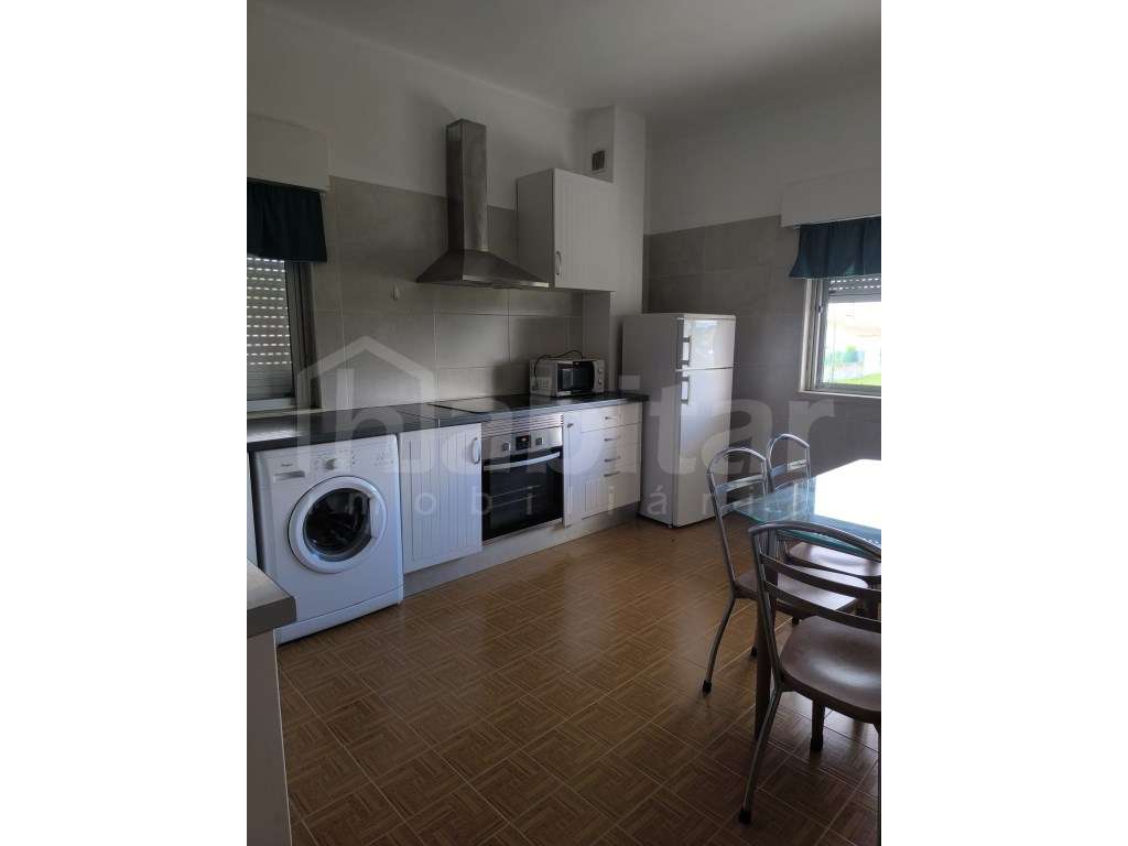 Andar Moradia T2 - Totalmente Mobilado - Grande imagem: 3/16