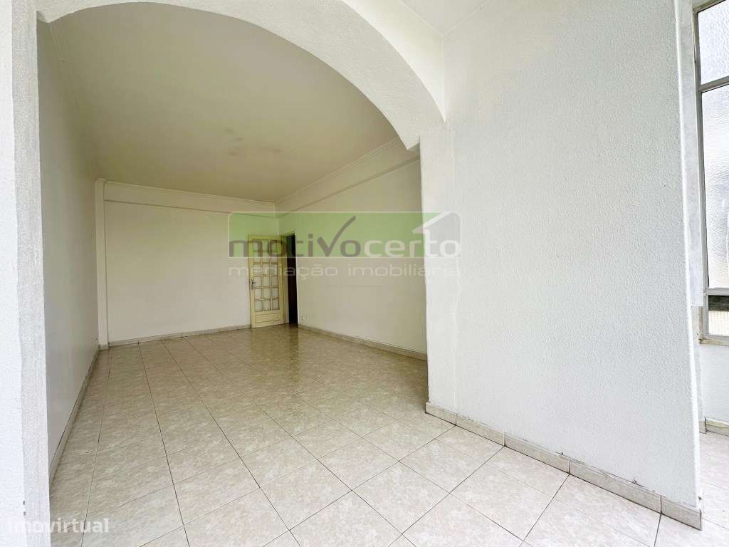 Apartamento T2 em remodelação total, na Figueirinha, Oeiras-3