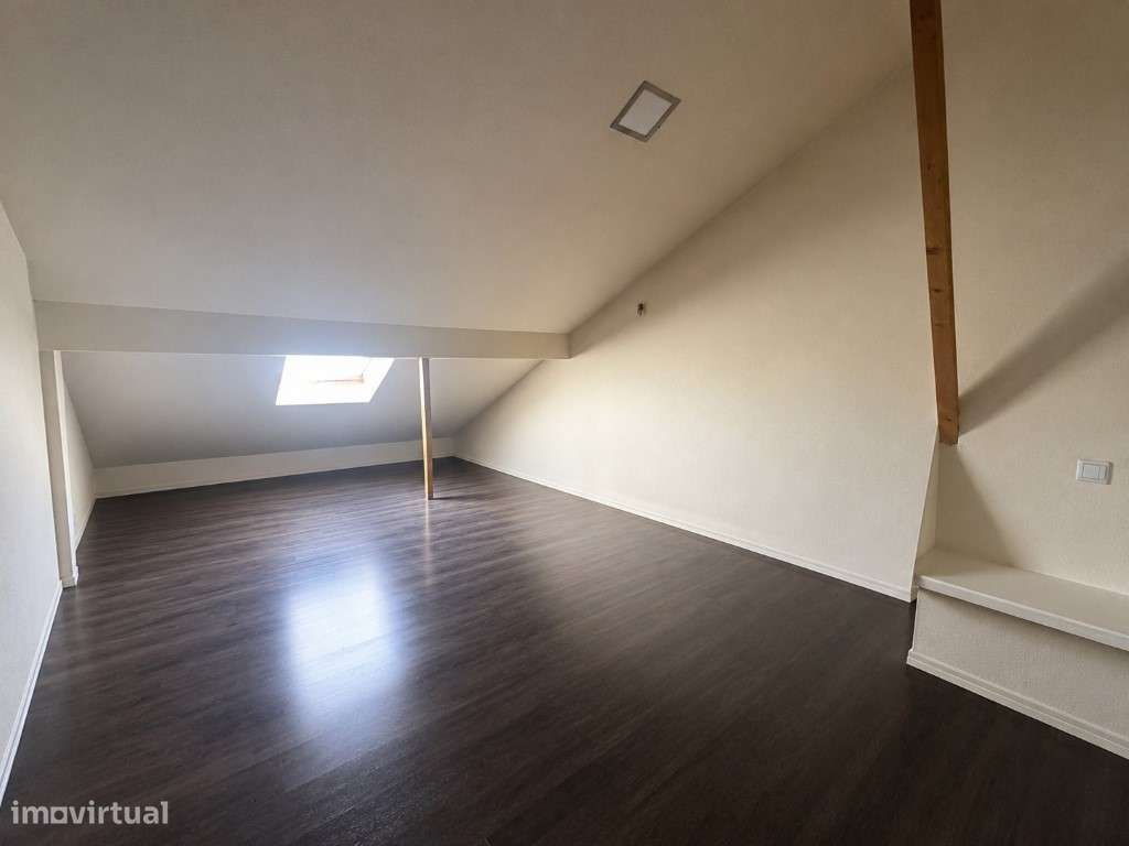 T2 Duplex com Suite e Varandas | Algés-12