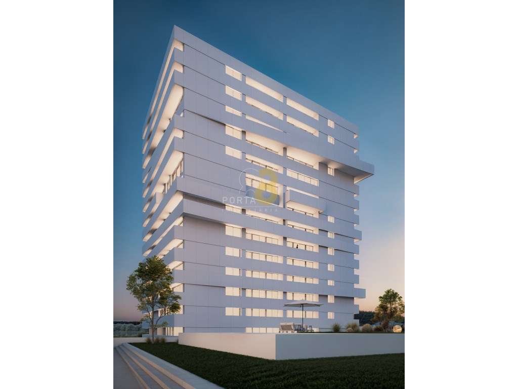 T2 Novo com Varanda, Garagem e Vistas Desafogadas - Requesende-18