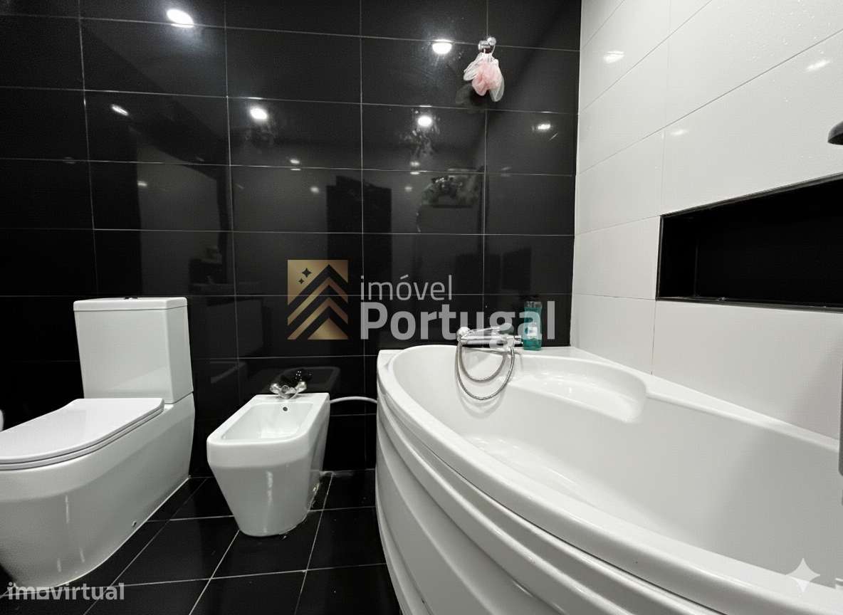 Amplo Ap. T4 Equipado, Prédio com Garagem Box e 2 Elevadores-25