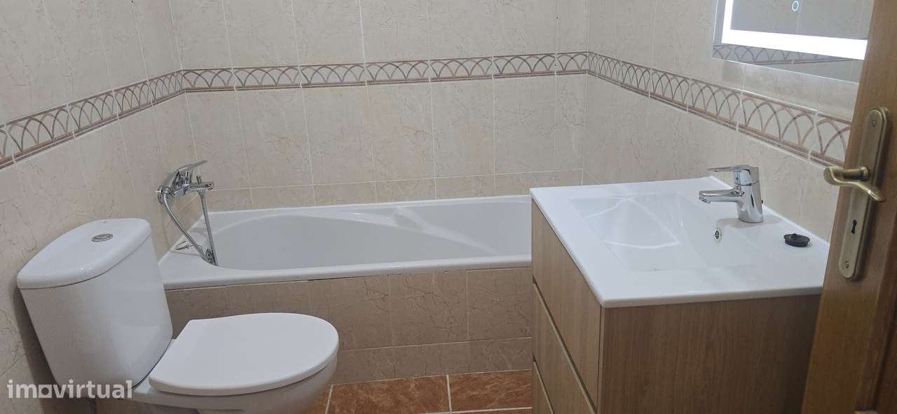 Moradia T4 com piscina-5