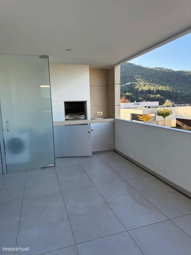 Arrenda-se Apartamento T3 na Falperra – Vista sobre a Cidade de Braga - Grande imagem: 3/12