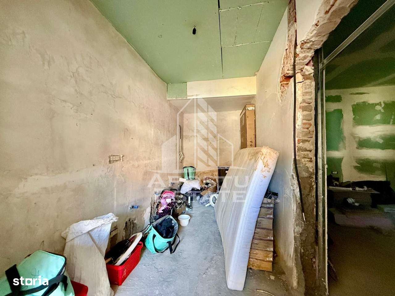 Apartament o camera, 31mp,curte comuna,zona Lunei - Imagine principală: 4/10