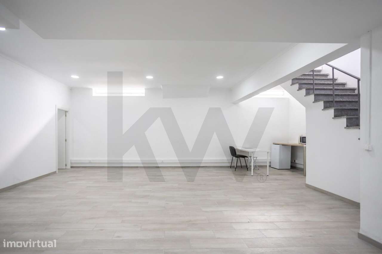 Espaço Comercial (Loja) no Centro de Corroios: Espaço Amplo, Remodelad-18
