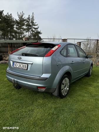 Ford Focus 1.6 Ghia - 8