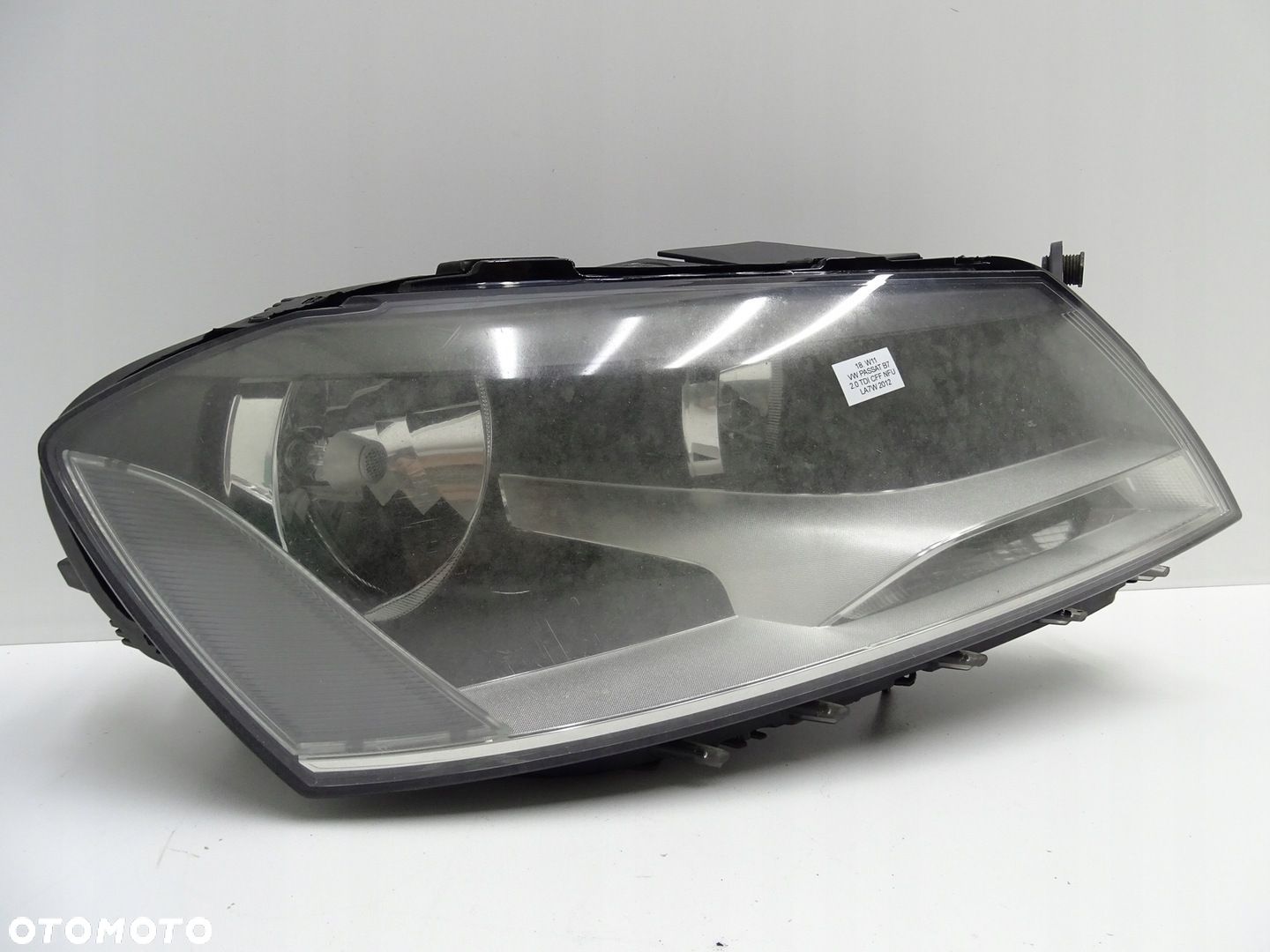 LAMPA PRAWY PRZÓD PRAWA PRZEDNIA 3AC941006 VW PASSAT B7 UK 10-14r - 1