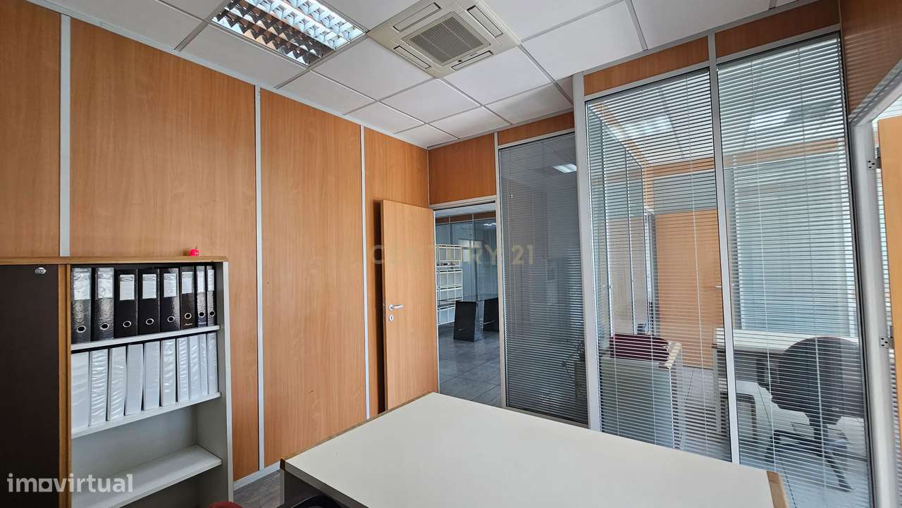Escritório amplo e totalmente equipado no ElosPark II, em S. Marcos-23