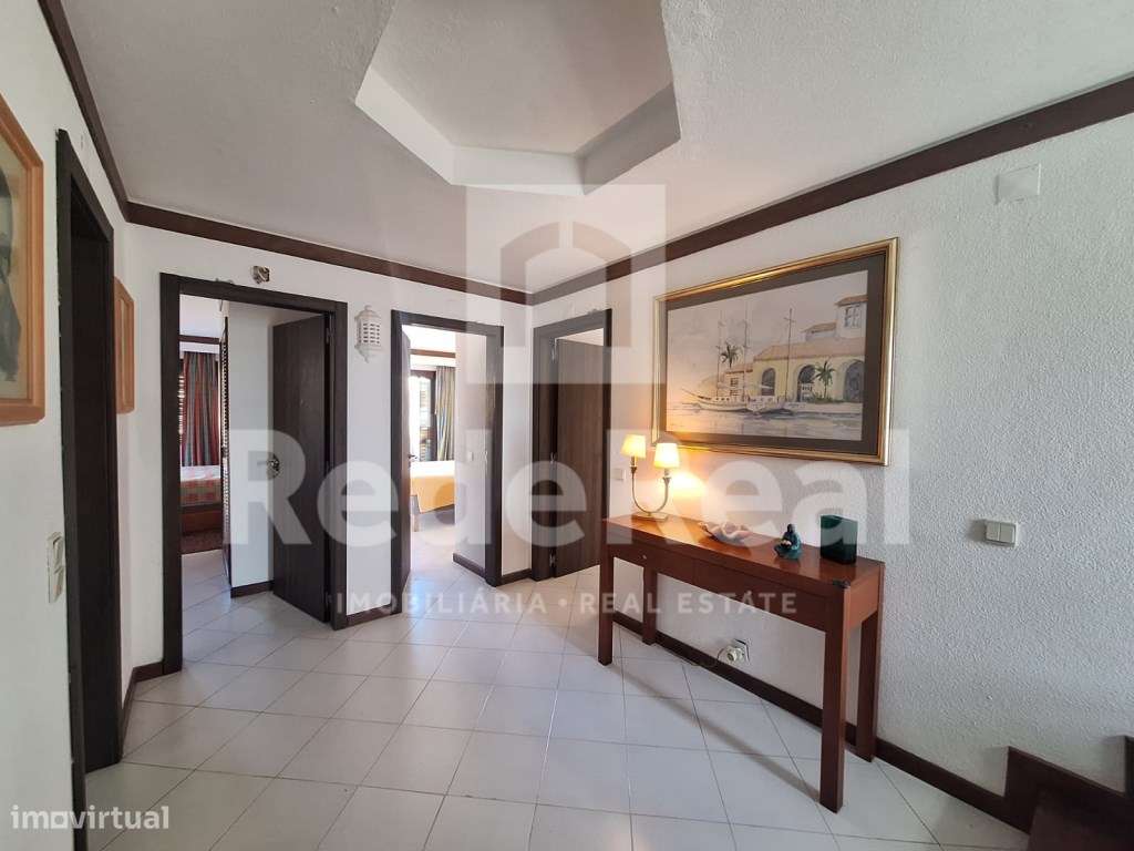 Moradia T3 + 1 com Piscina Privada e Boas Áreas no Coração de Albuf...-26