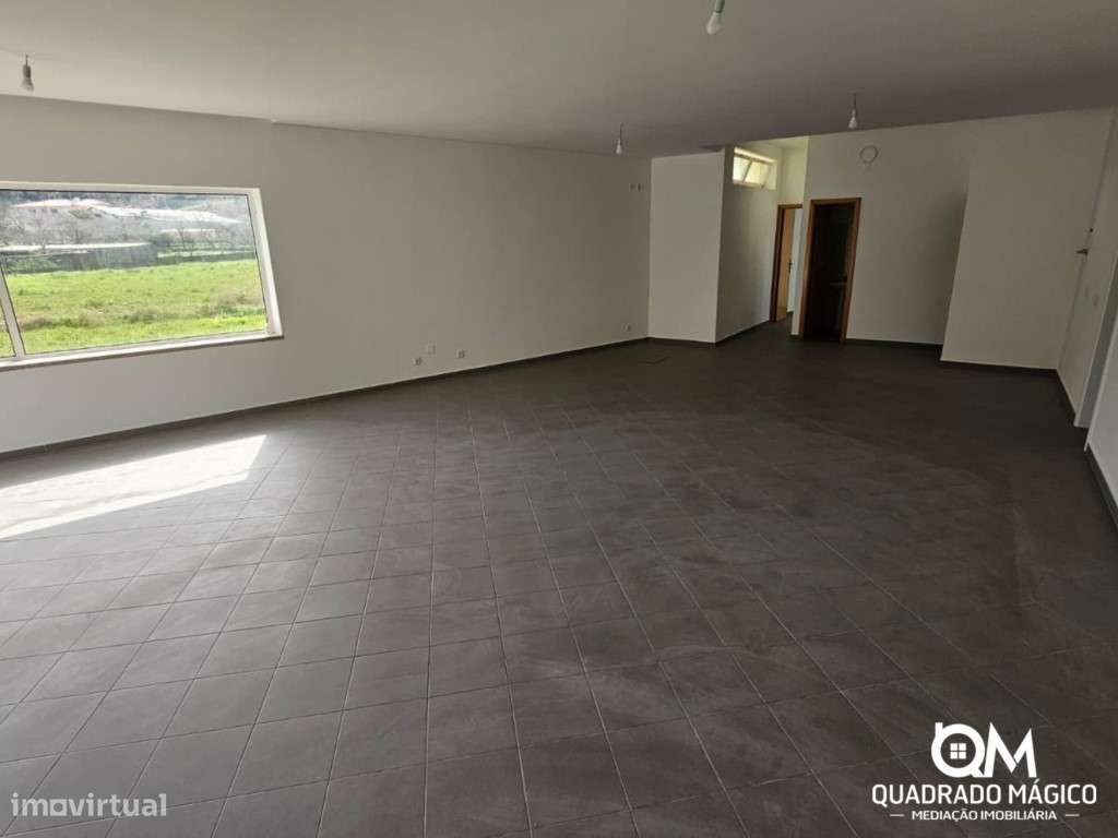 Loja para arrendamento a escassos minutos do Centro da Feira! - Grande imagem: 4/18