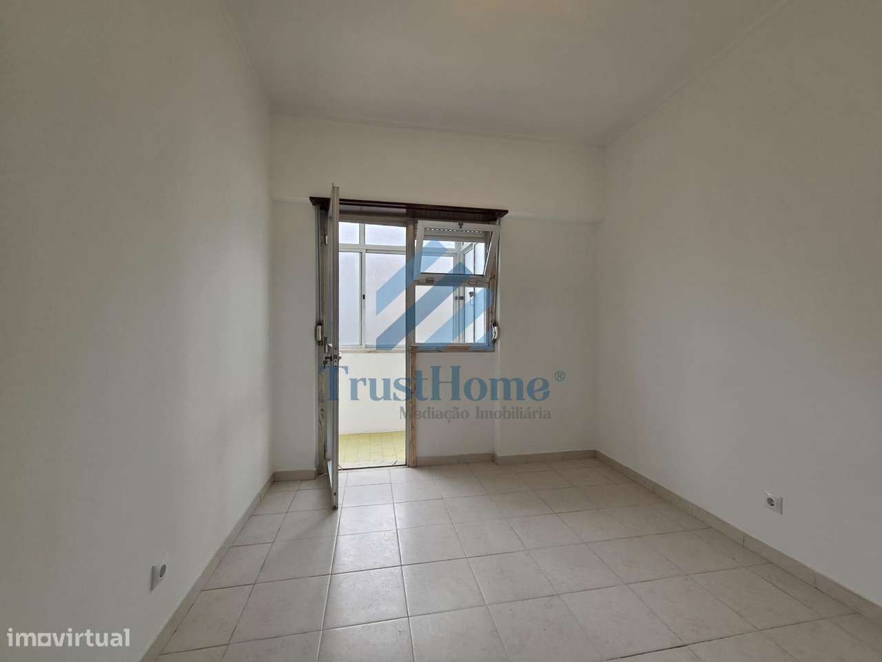 T2 bastante central em Paivas junto a Baía do Seixal-6