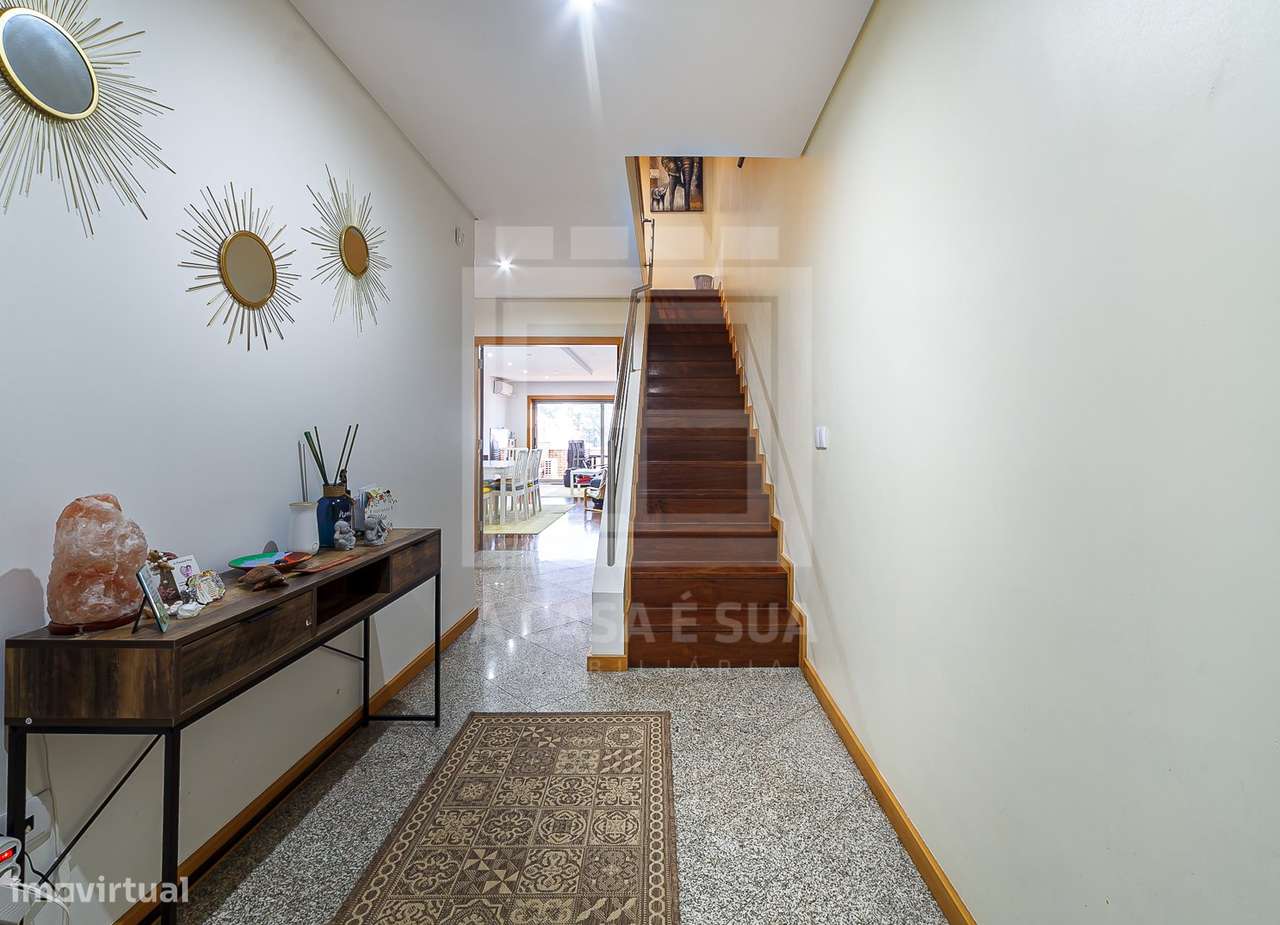 MORADIA T4+1 C/PISCINA EM COND FECHADO 3 FRENTES-36