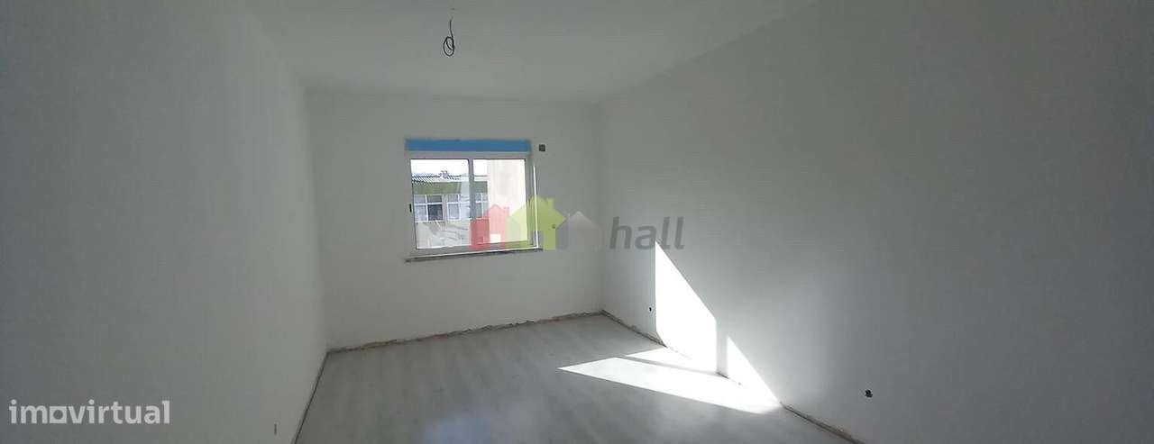 Apartamento T2 Renovado na Camarinha em Setúbal-10