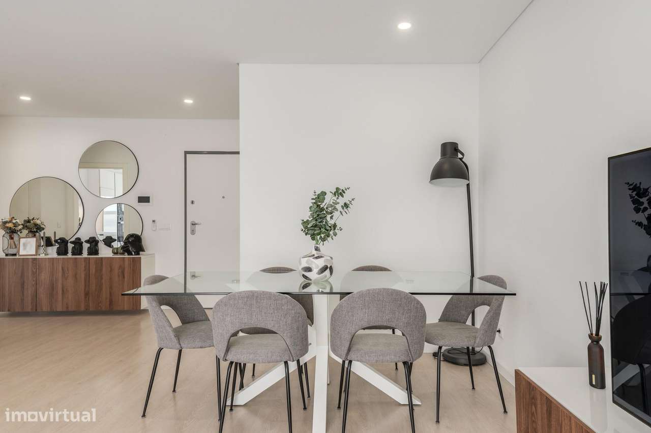 T2 Moderno (2020) com Box para 2 Carros na Urb Casas do Lago,...-6