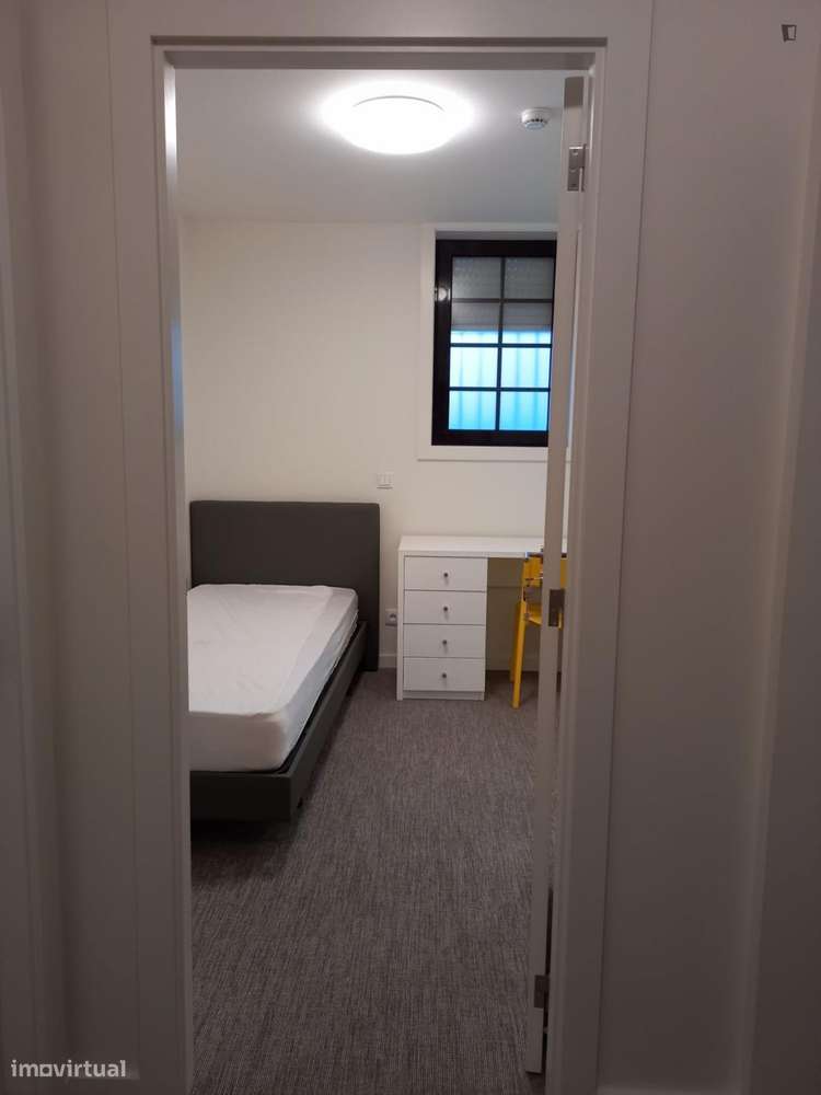 Quarto - localizado em Paranhos Porto - Grande imagem: 4/9