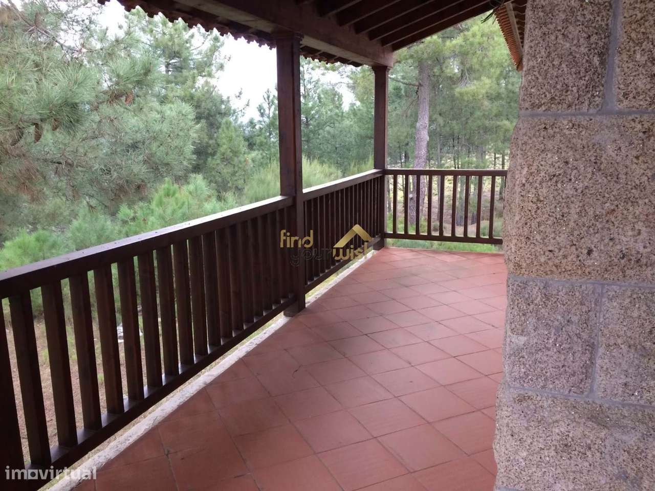 Espetacular moradia T9 de traça tradicional, com dois pisos, no coraçã-20