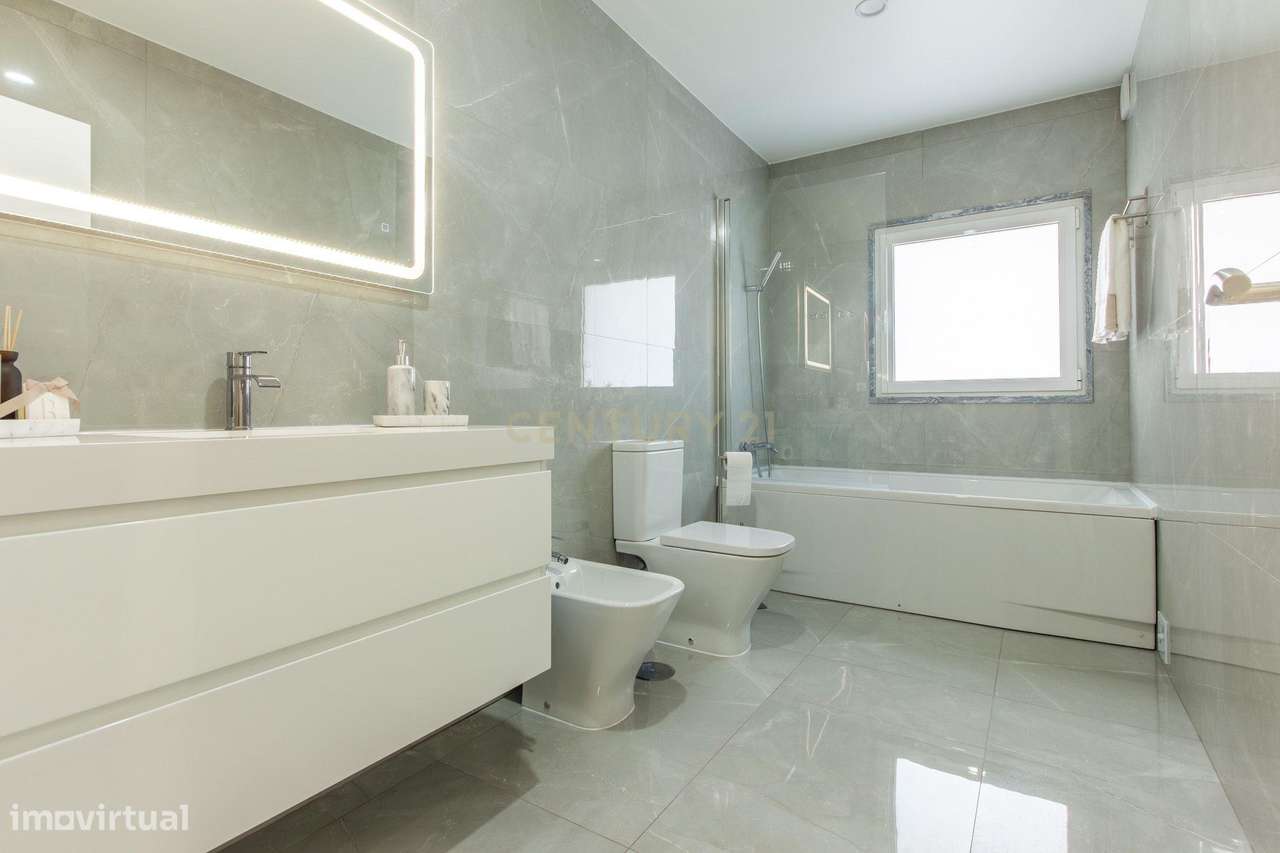 Apartamento T2 - Barreiro, Perto da Praia e Centro-19