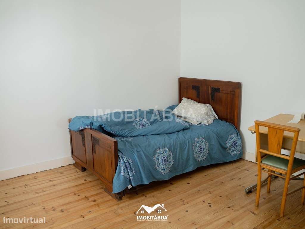 Espaço comercial com habitação T5 no centro da vila-26