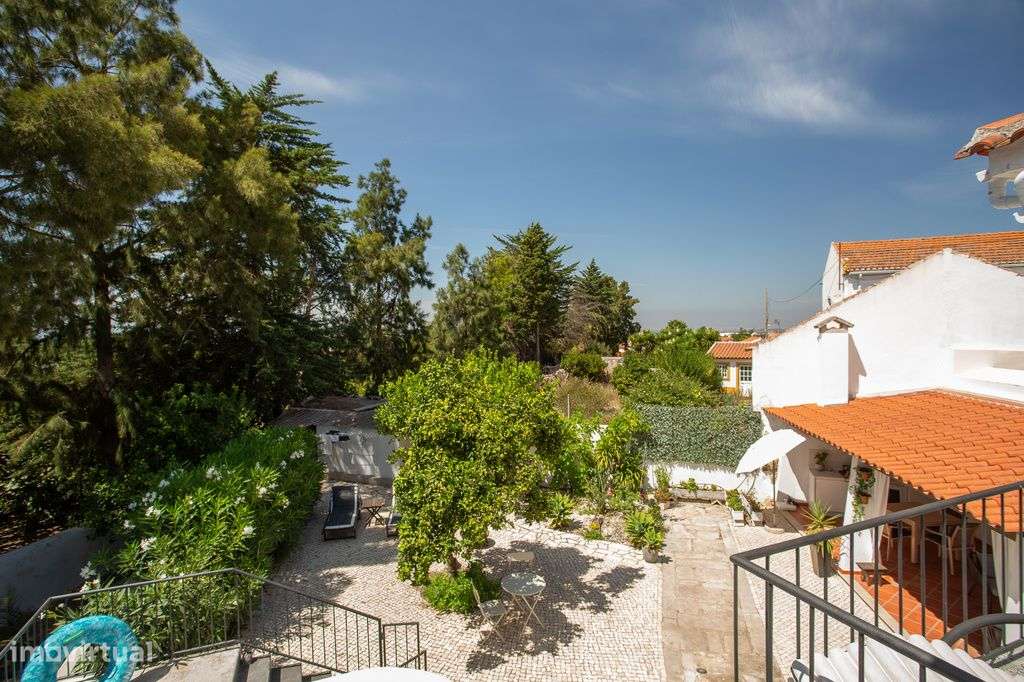 Moradia T5 com jardim e piscina no coração histórico de Azeitão-35