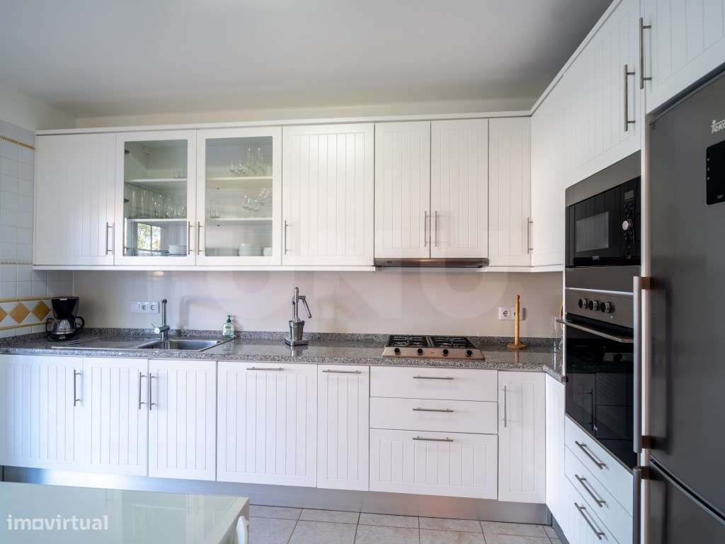 Moradia T3 com Garagem, Piscina e Vista Deslumbrante sobre a Lagoa ... - Grande imagem: 4/32