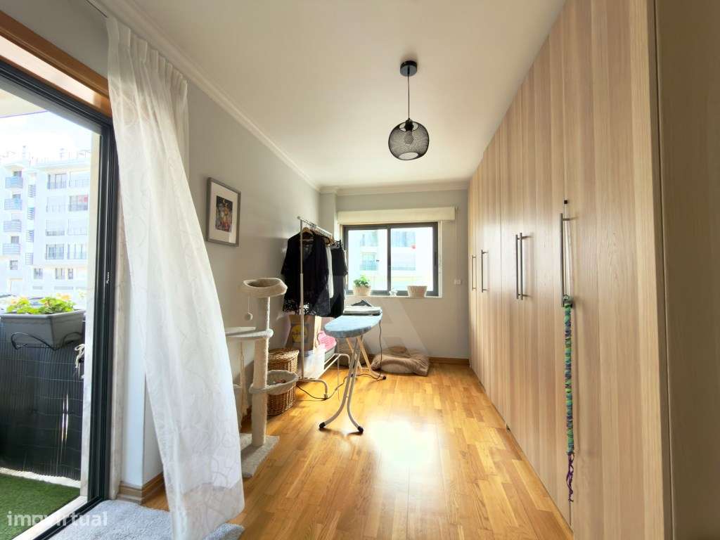 Apartamento T4 com Garagem box, na Amadora-15
