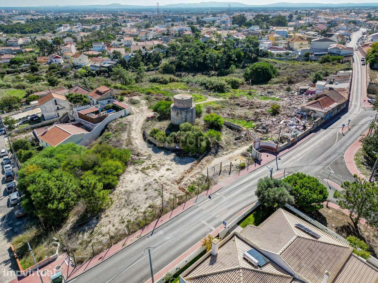 Propriedade urbana 21.116m2, 1.320m2 de construção, a 3km das praias d - Grande imagem: 2/33