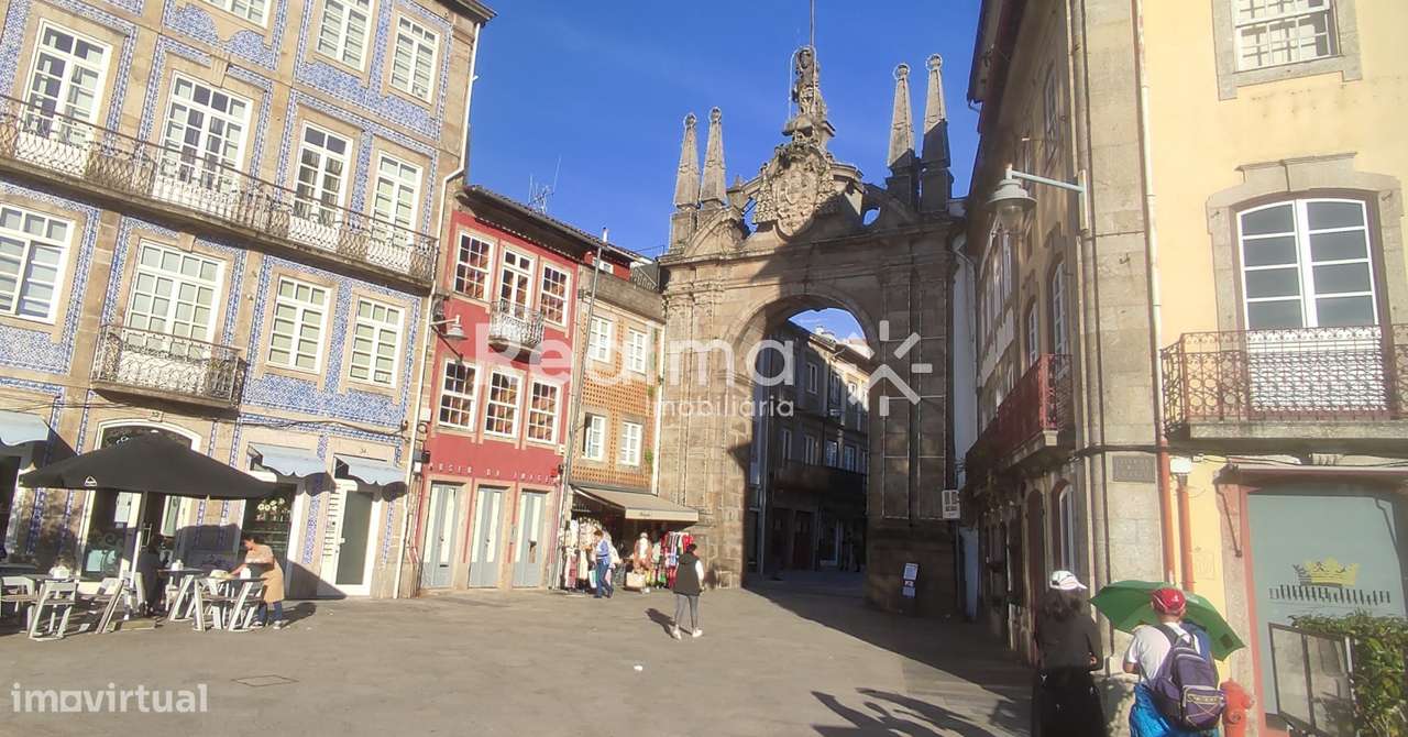 Loja Comercial no Centro Histórico de Braga-9