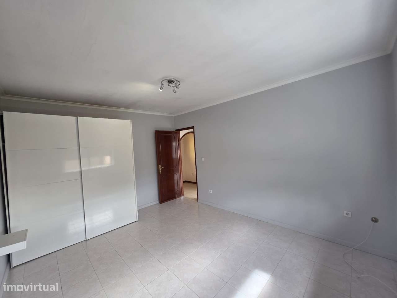 Troque o seu apartamento por uma moradia de 4 frentes em Argoncilhe-11