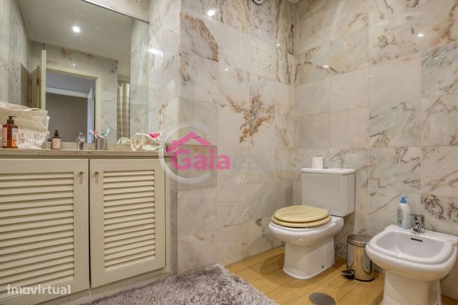 Apartamento T4 Duplex condomínio reservado 2 lugares garagem arrumos-16