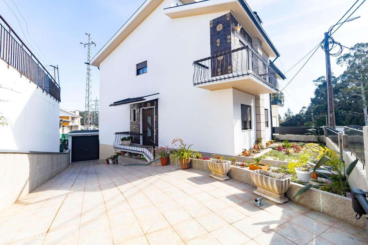 Moradia T3+1 Renovada em Fânzeres (Seixo).Garagem, Jardim e...-2