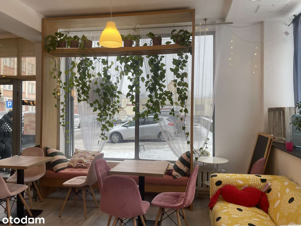 Odstępne za w pełni funkcjonującą kawiarnię dla dzieci, obejmujące-4