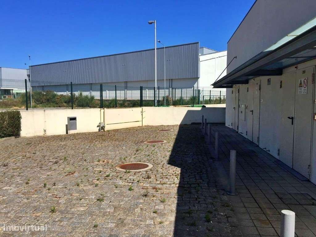 Armazém com logradouro junto ao Aeroporto - Grande imagem: 3/7
