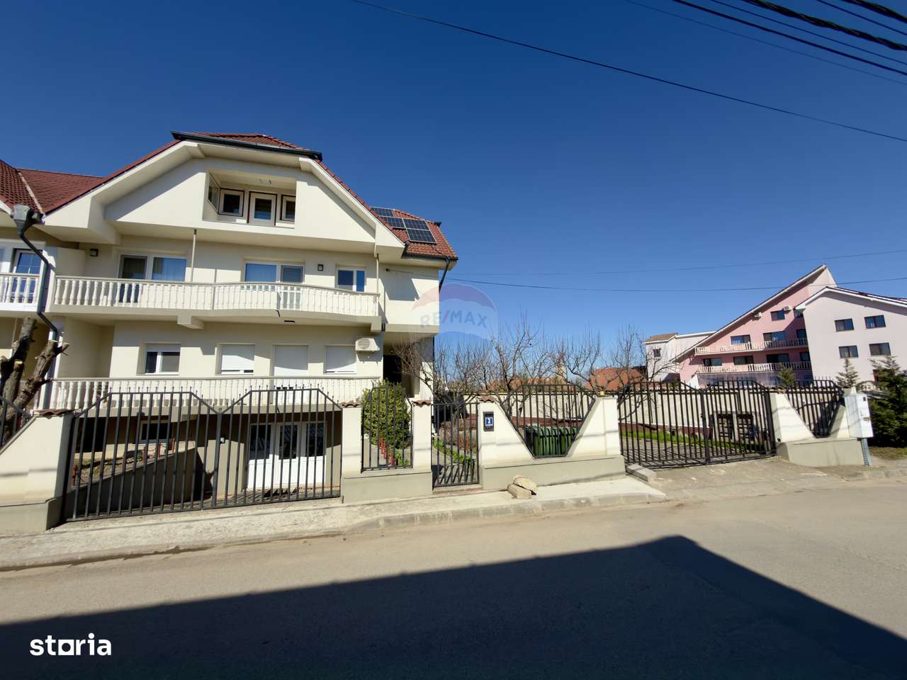 Casă / Vilă 8 camare cartier Beverly Hills Sanmartin-0