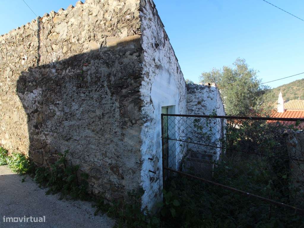 Ruína nas Laranjeiras junto ao rio, Alcoutim, Algarve - Grande imagem: 5/25