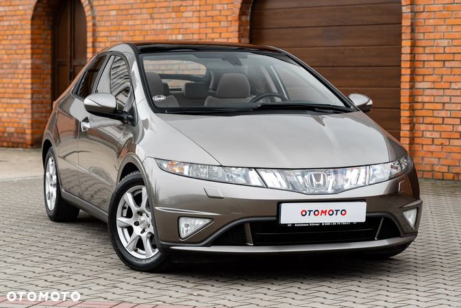 Honda Civic 1.8 Executive NAVI i-SHIFT - 1