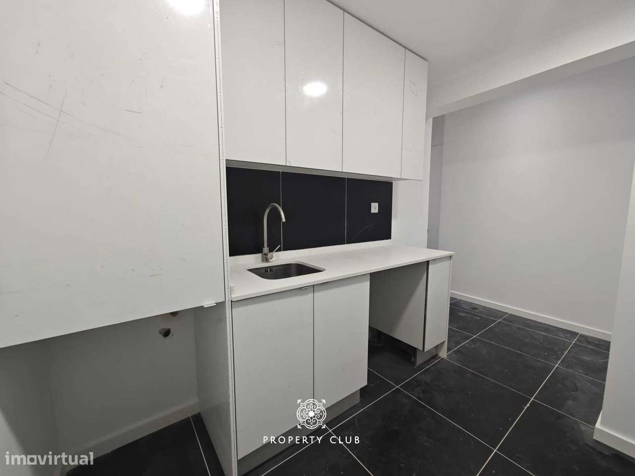 Apartamento T3 em fase de remodelação em Queluz-11